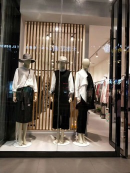 四小服装门市